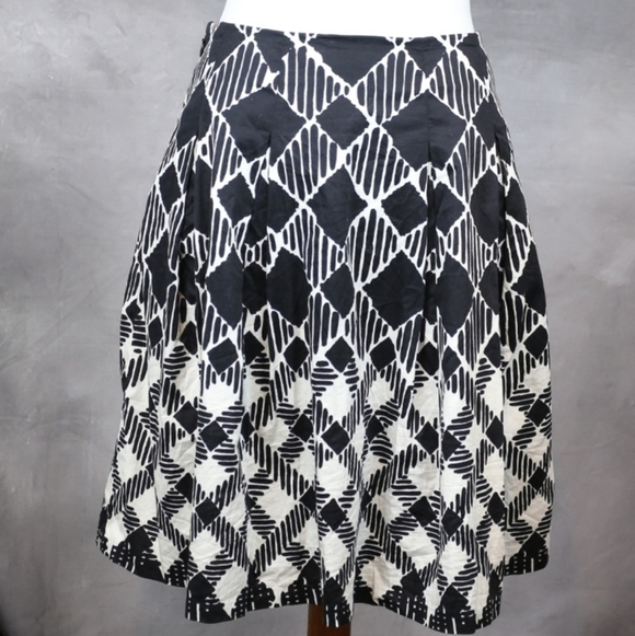 Talbots black & white full knee skirt 4P - Picture 2 of 3